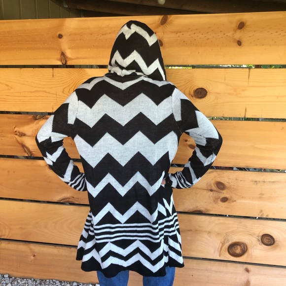 3 for $15- B&W graphic long hooded cardigan - Picture 2 of 3